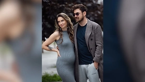 Беременная Муцениеце отправилась на поиски платья для свадьбы с Петром Дрангой