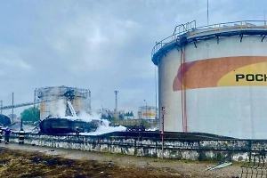 Пожар на нефтебазе в Сочи полностью потушили спустя 13 часов 