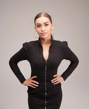 Чтобы поймать самые лучшие предложения, оформите подписку на рассылки авиакомпаний и туристических агентств. Путешествуя осенью, вы можете более рационально использовать своё время. Меньше толп на пляжах и в музеях позволяет избежать длительных очередей. Да и цены на экскурсии уже на месте тоже намного ниже, чем летом, в пик отпускного сезона.