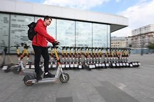 Россиян предупредили о жёстких штрафах за езду на самокате в пьяном виде