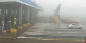 Пассажиры выпадали из окон в момент кульбита: Страшное видео ДТП с автобусом под Тулой