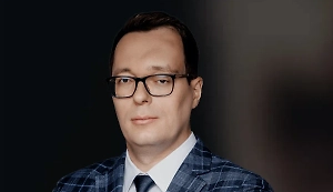 Публичное заявление Германа Стерлигова об открытии «невольничьего рынка» в слободе на мероприятии, приуроченном к ремесленной выставке, прямо противоречит нормам действующего законодательства Российской Федерации. Согласно статье 37 Конституции РФ, принудительный труд в России запрещён. Этот запрет имеет непосредственное действие и не требует дополнительной регламентации и разъяснений.