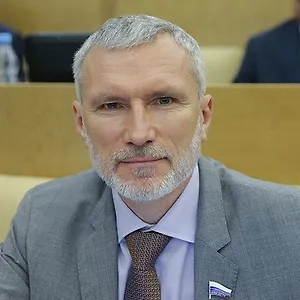 В Великую Отечественную войну это называлось «взять языка» — разведчики старались захватить офицера Вермахта повыше по званию, чтобы получить важную информацию. Так и сейчас, если этих британцев развязать и взять у них показания, можно узнать много интересного: о поставках оружия и о том, кто отдаёт приказы.