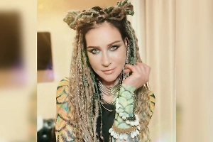 Певица Линда годами скрывала свой реальный возраст, но её разоблачили