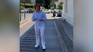 Максима Галкина* сбил автомобиль во время велопрогулки в Юрмале