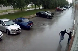 В Новосибирске мужчина с ножом напал на ребёнка и украл его сумку