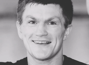 Бывший чемпион мира по боксу Хаттон найден мёртвым в своём доме в Британии