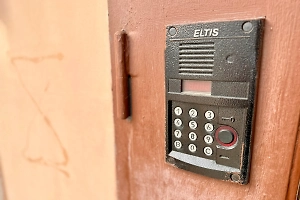 Нейросеть научили взламывать домофоны по фотографии