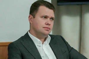 Осень — не время для прощания с дачей, а самый важный сезон для закладки фундамента будущего урожая. Уборка — это лишь первый шаг. Многие ошибочно считают, что главная осенняя задача — убрать растительные остатки и забыть о даче до мая. На самом деле наши действия сейчас — это инвестиции в весну. Правильно подготовленная почва, вовремя посаженные деревья и утеплённые многолетники — залог того, что в новом сезоне мы встретимся не с проблемами, а с бурным ростом и цветением.