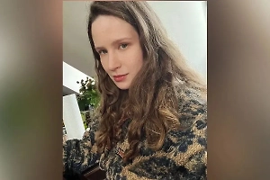 Трусы для мужа и 28 бутылок алкоголя: Раскрыт райдер сбежавшей из России Монеточки*