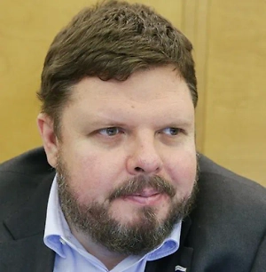 Если человек позволяет себе самолёт, он может и оплатить соответствующий налог. Главное — предусмотреть меры, чтобы не возникла возможность регистрировать эти предметы в других странах. Такой налог должен стимулировать богатых платить честно, не избегая налогов через регистрацию за границей или на подставных лиц. Важно, чтобы это было выгодно для них: лучше платить налог в России и жить спокойно, чем рисковать и искать обходные пути.