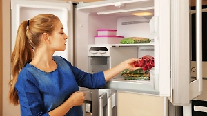 Как заморозить на зиму: 4 лайфхака по правильному обращению с ягодами и овощами в морозильнике