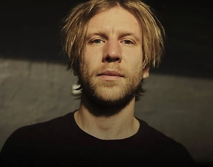 «У меня есть амплуа»: Осудивший СВО Иван Дорн продолжает петь на русском