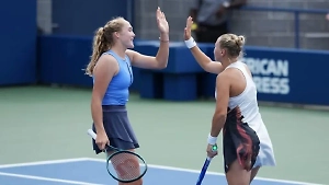 Андреева и Шнайдер вышли в четвертьфинал US Open в парном разряде