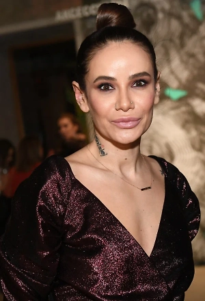 Самый прикол в том, что я всю жизнь хотела, чтобы у меня было прозвище, но его не было. Но меня называли «куколкой» учителя, потому что я была маленькой и забавной. А так я школу очень любила, не обижалась, потому что меня плохими словами не называли.