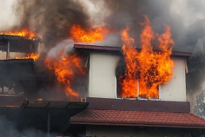 Жена экс-премьера Непала осталась жива после нападения громящих всё вокруг зумеров