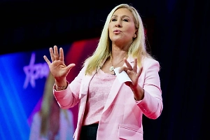 Налоги нужны дома: Конгрессвуман Грин предложила закрыть ещё одну кормушку Киева