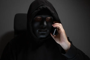 Мошенники используют родственников жертвы для обхода банковских блокировок