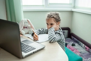 Страсти по домашке: Заслуженный учитель напомнил чиновникам и коллегам, что дети — не роботы