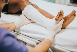 В Китае изобрели клей, склеивающий кости при переломе за 1 минуту