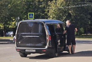 Овечкин стал владельцем уникального Aurus – его сняли на фото в Москве