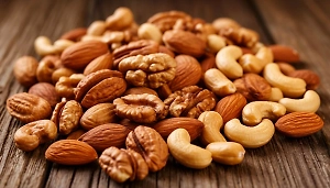 Фитиновая кислота, жиры, аллергии: Диетолог перечислила скрытые опасности орехов