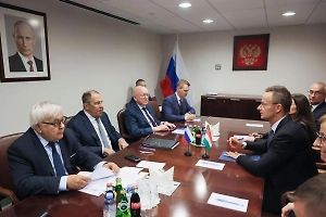 Лавров обсудил ситуацию вокруг Украины с главой МИД Венгрии Сийярто