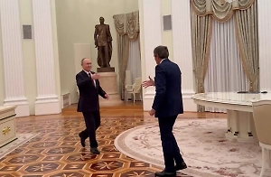 Путин принял в Кремле гендиректора МАГАТЭ Рафаэля Гросси