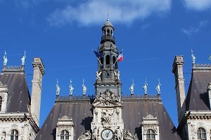 Украинские флаги убрали с фасада мэрии Парижа