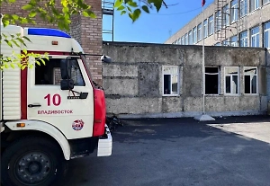 Во Владивостоке из-за взрыва смартфона в раздевалке эвакуировали школу