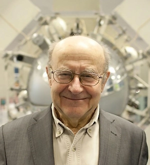 Астероид YR4-2024, открытый в декабре прошлого года, первоначально считался более 160 метров в диаметре, но позднее его размер был оценён примерно в 60 метров. Сначала расчёты показывали 5%-ную вероятность столкновения с Землёй в 2032 году, что очень много для астероида, способного вызвать региональную катастрофу.