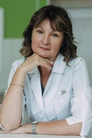 Серьёзную роль играет гигиена сна: за пару часов до сна стоит отказаться от использования телефонов, компьютеров и телевизора, так как излучение от экранов активирует симпатическую вегетативную нервную систему, а также мешает выработке мелатонина. Полезны вечерние прогулки в спокойном темпе, расслабляющие ванны с лавандой или морской солью.