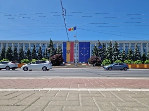 ЦИК Молдавии отстранил от парламентских выборов партию Великая Молдова