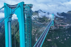 Инженерное чудо: В Китае открыли мост-рекордсмен высотой 625 метров