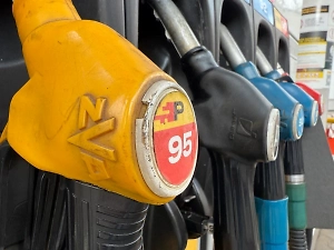 Аксёнов заявил, что в Крыму на месяц заморозили цены на топливо