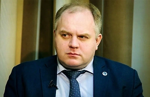 На Западе любая формальная и особенно неформальная беседа Владимира Путина и Си Цзиньпина вызывает чрезвычайное беспокойство, ведь Китай сохраняет мощнейший политический и экономический потенциал на нынешнем этапе. Так, вместе с Россией, Индией и другими странами, которые раньше называли «третьим миром», они создают мощнейший противовес Западу. К тому же Европа сейчас находится в состоянии глубочайшего упадка.