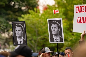 Стало известно, кем был вооружённый мужчина, которого задержали на похоронах Кирка