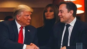 Чтец по губам раскрыла содержание разговора Трампа и Маска на панихиде по Кирку