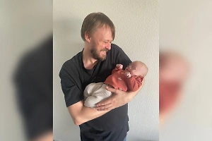 «Это адская боль»: У известного баттл-рэпера ХХОС умерла двухмесячная дочь