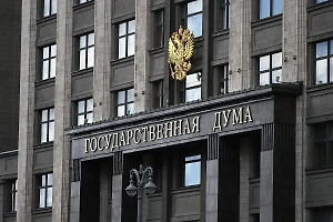 В Госдуме хотят ограничить зарплаты глав медучреждений и директоров школ