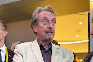 Отца Илона Маска обвинили в сексуальном насилии над собственными детьми и пасынками