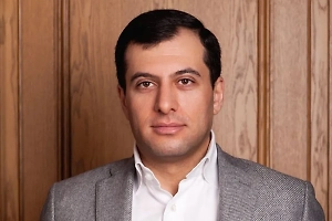 Сбежавший из суда экс-чиновник Росреестра спрятался в консульстве Армении