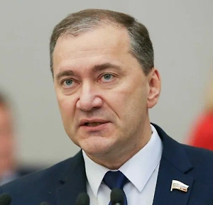 Это заявление Трампа — возможно, демонстрация нервозности Вашингтона, возможно, элемент сарказма. Союз России, Китая и КНДР достаточно силён, чтобы формировать глобальную политику. Всё это задевает самолюбие Штатов. Для однополярного мира и глобального господства, к которому за долгое время привыкли США, намерение крупных держав вести независимую внешнюю политику и выстраивать иной миропорядок является поводом для беспокойства.