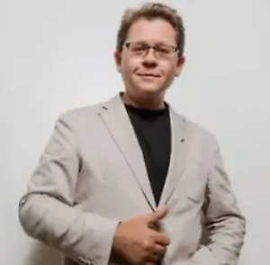 Фактически это аналог процедуры кровопускания, которая применялась в XVIII веке. Эта процедура как способ, скажем так, облегчения очень многих состояний. Это была примитивная мера, иногда она помогала, потому что нередко причиной плохого самочувствия было повышенное артериальное давление, и уменьшение количества циркулирующей крови помогало это давление снизить. Также работают и пиявки. Ничего сверхъестественного здесь нет. Никакую кровь пиявка не очищает, потому что она её просто высасывает.