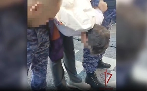 Появилось видео задержания сотрудника банка, который зарезал начальницу