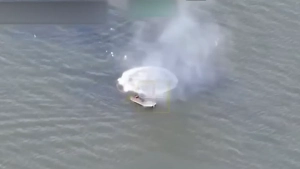 Разорвали на куски: Минобороны показало уничтожение лодки с диверсантами ВСУ на Днепре