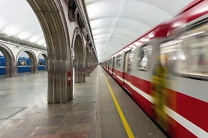 Утро петербуржцев началось с коллапса на оранжевой ветке метро
