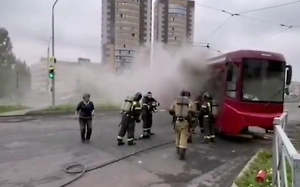 Трамвай с пассажирами загорелся на ходу в Казани