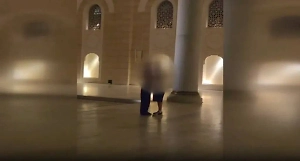 Российскую пару задержали в Стамбуле за поцелуй в мечети, им может грозить тюрьма