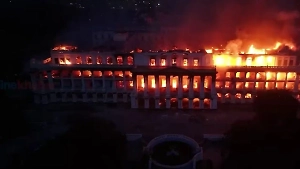 Дворец правительства Непала полностью уничтожен пожаром